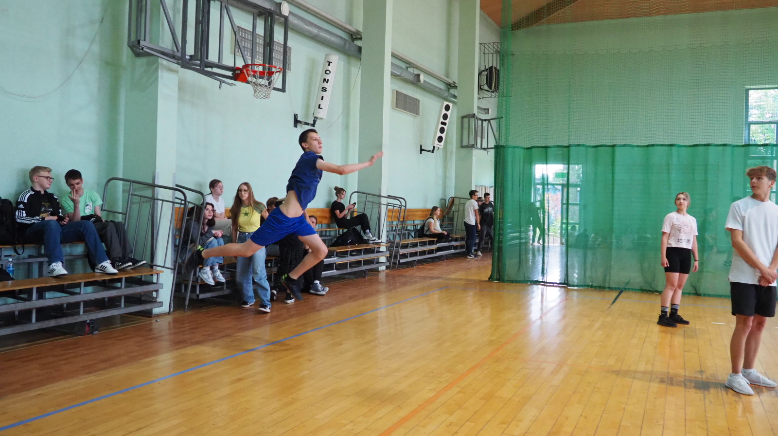 Zdjęcie Dzień Sportu 20-06-2024 (28)987d2e1d-9370-4fb5-af0b-9794c4497e8f.jpg w galerii Turniej Piłki Siatkowej w ramach Dnia Sportu Szkolnego II LO